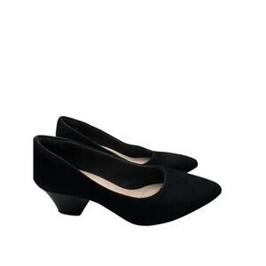Clarks Collection Sz 7 M Black Suede almond Toe Comfort Pumps